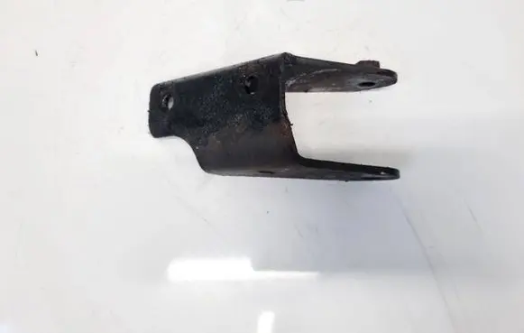 Nissan Almera Tino Engine mounting bracket
