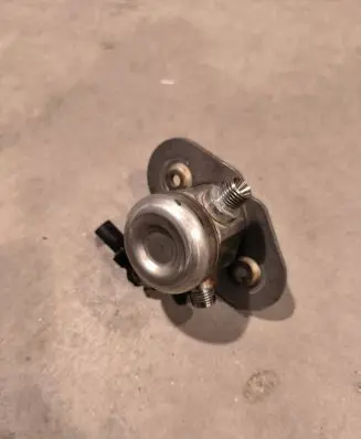 BMW 7 G11 G12 Fuel injection high pressure pump 8643464