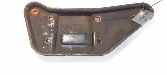 Engine mounting bracket