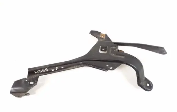 Fender mounting bracket