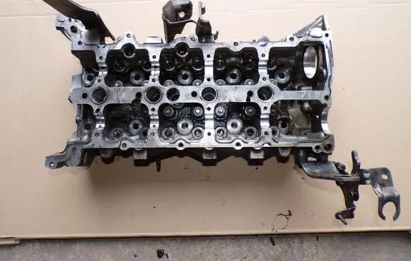 Renault Koleos I Engine head 8200519994E