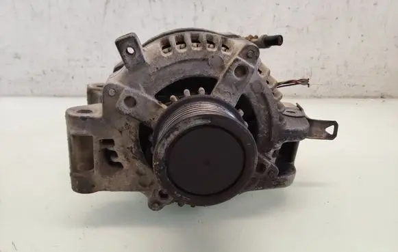 Toyota Avensis T250 Generator/alternator 1042104521