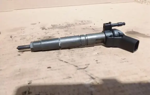 Mercedes-Benz E W211 Fuel injector A6420700587