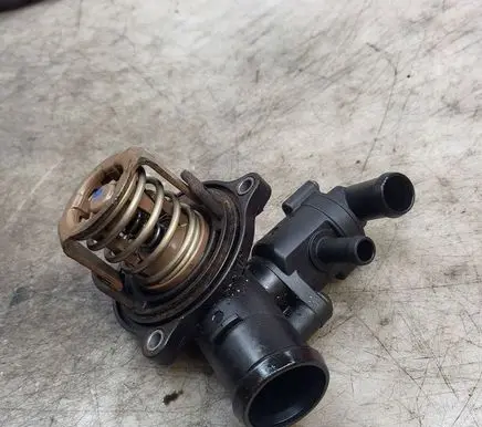 Audi Q7 4L Thermostat 059122111D