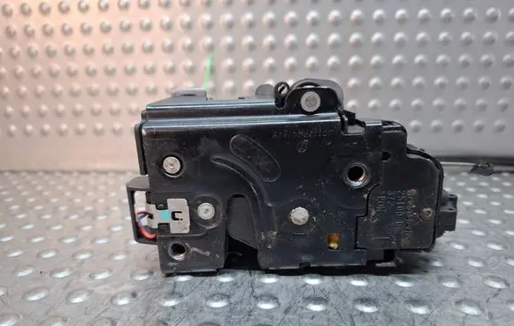Volkswagen Golf Plus Rear door lock S27705403 7L0839015D