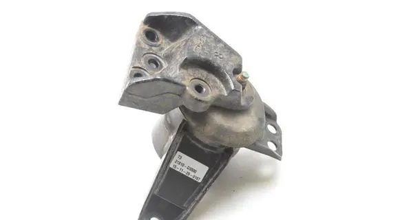 Engine mount bracket