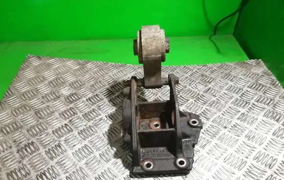 Renault Master II Engine mounting bracket 8200884227