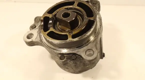 Mazda 5 Vacuum pump X2T558173