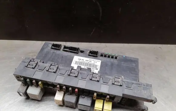 Mercedes-Benz C W203 Fuse module 2035453801