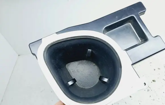 Cup holder front