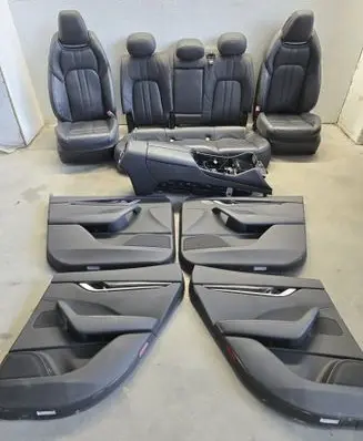 Maserati Levante Seat set 