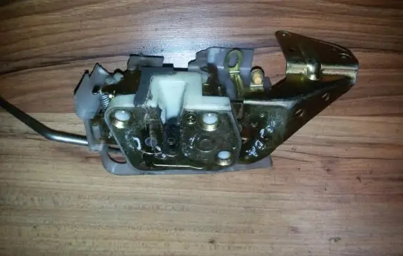 Mazda 323 Front door lock
