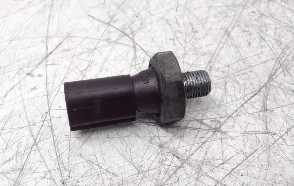 Volkswagen PASSAT B6 Oil pressure sensor 038919081H