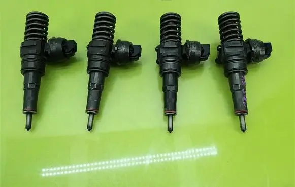 Volkswagen Caddy Fuel injectors set 0414720313