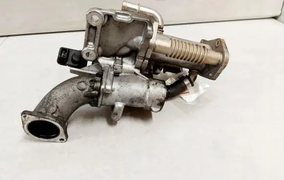 Nissan Juke I F15 EGR valve cooler 8200912059