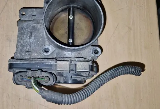 Volvo V70 Throttle valve 8677796
