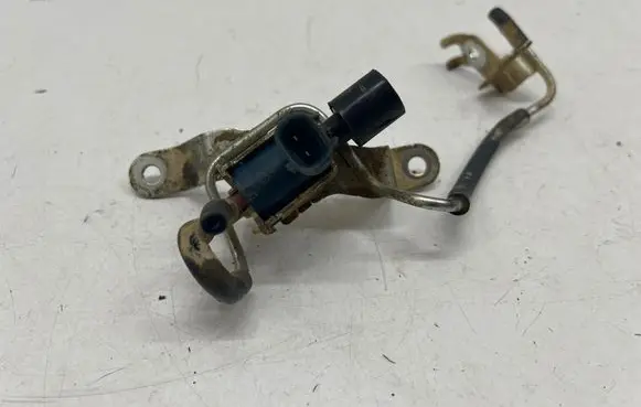 Toyota Hilux VIII Vacuum valve
