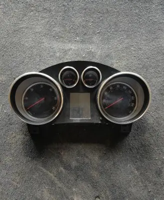 Opel Zafira C Speedometer (instrument cluster) 13460585