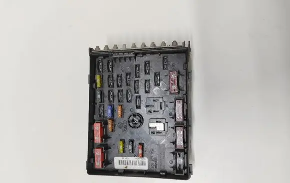 Volkswagen PASSAT CC Fuse module 3CO937125