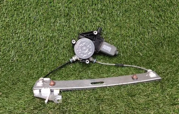 Ford Maverick Front door manual window regulator CM0922300 CM0922300T1