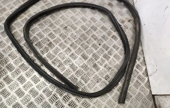 Volkswagen Golf II Rubber seal front coupe door 