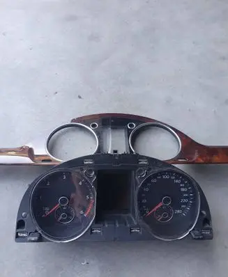 Volkswagen PASSAT CC Speedometer (instrument cluster) 3C8920870G