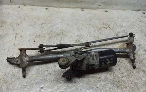 Renault Megane II Front wiper linkage and motor