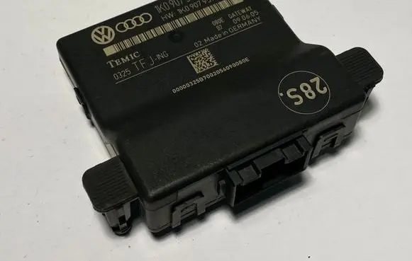 Skoda Octavia Mk2 (1Z) Gateway control module 1K0907530F 1K0907951
