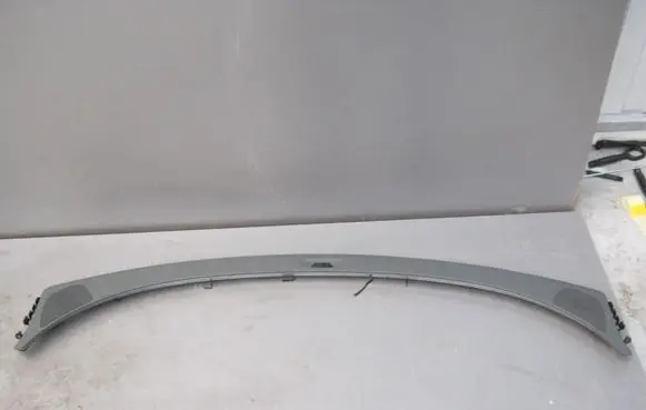 Dashboard glove box trim
