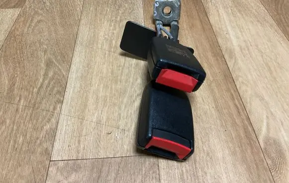 Volkswagen PASSAT B5 Rear seatbelt buckle 3B0857739A 021199B
