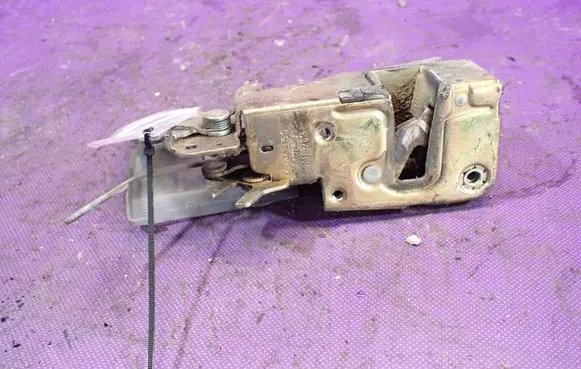 Volkswagen Transporter - Caravelle T4 Front door lock 701837015C