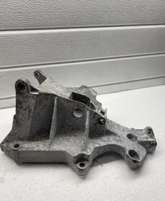 Volkswagen PASSAT B5 Generator/alternator bracket 038903143