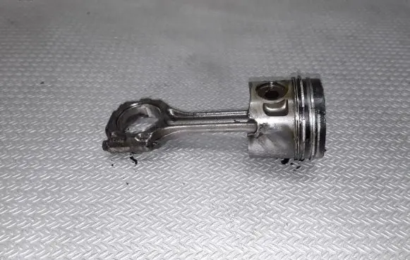 Volkswagen Transporter - Caravelle T4 Piston with connecting rod