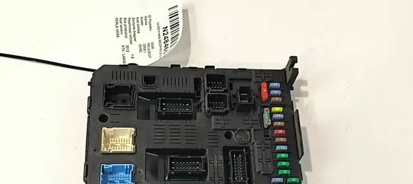 Peugeot 3008 I Relay mounting block 28116487-2