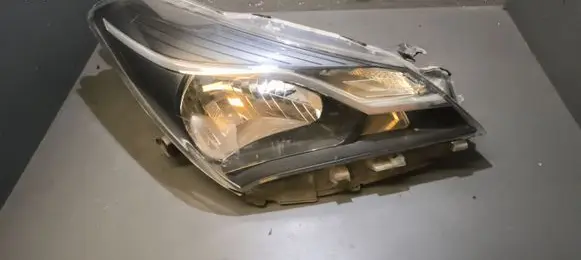 Toyota Yaris Headlight/headlamp 0D195