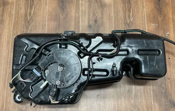 Land Rover Range Rover Evoque L551 AdBlue liquid reservoir FPLA5J229AC K8D25J228AB
