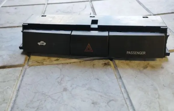 Toyota Corolla Verso AR10 Hazard light switch 153965
