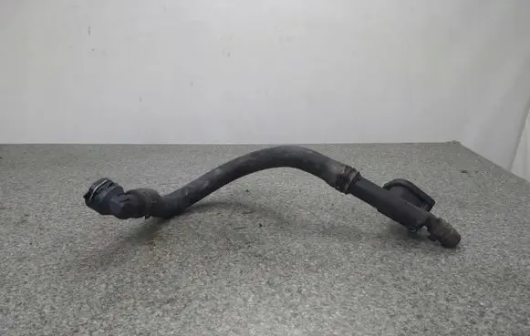 Volkswagen PASSAT B6 Engine coolant pipe/hose