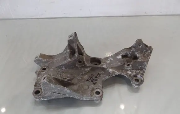 Volkswagen Polo IV 9N3 Generator/alternator bracket 045903143E