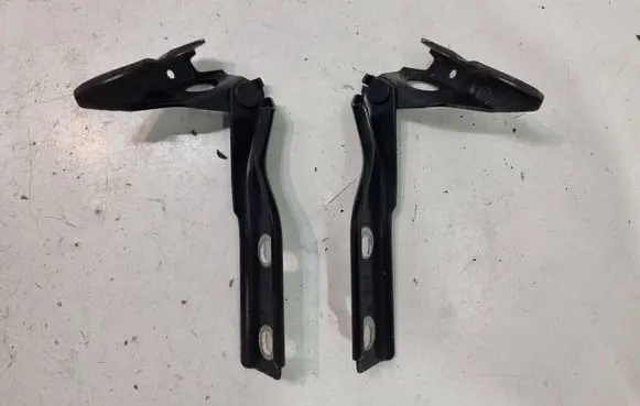 Audi A3 S3 8P Engine bonnet/hood hinges 8P0823301B 8P0823302B