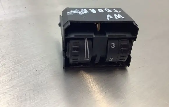 Volkswagen Touran II Headlight level height control switch 1T0941333C