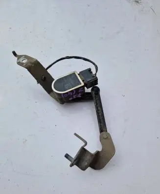 Headlight/headlamp level sensor