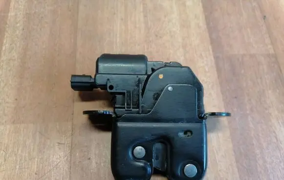 Renault Scenic III - Grand scenic III Tailgate/trunk/boot lock/catch/latch 846300003R 846307169R 905039428R