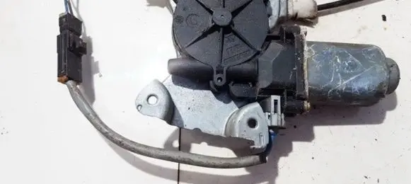 Nissan Almera N16 Front door window regulator motor 400601T3