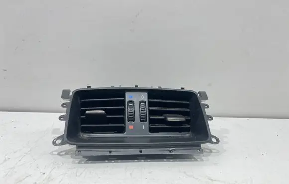 Rear air vent grill
