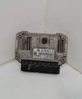 Volkswagen Golf V Engine control unit/module 03C906022AT 0261S04405 03C906022J