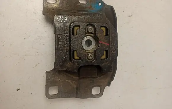 Volvo V40 Cross country Gearbox mount V617M121
