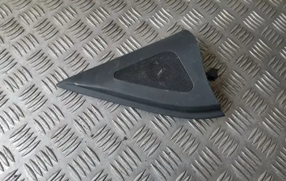Front door high frequency speaker
