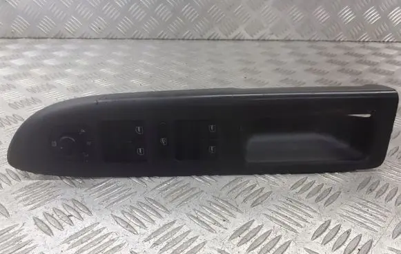 Volkswagen Golf Plus Front door window switch trim 5M1867371C