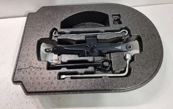 Toyota Corolla Cross Tool set 6477716050